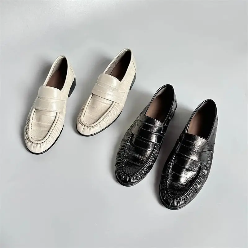 Summer British leather shoes for men and women, casual, business, breathable, loafers, trendy men's derby, formal, lazy shoes
Summer British leather shoes for men and women, casual, business, breathable, loafers, trendy men's derby, formal, lazy shoes