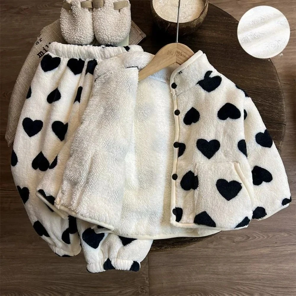 2-6 Years Old Winter Girls Home Clothes Plush Thick Long Sleeved Heart Print Top + Pants Two-piece Set Children's Pajamas
2-6 Years Old Winter Girls Home Clothes Plush Thick Long Sleeved Heart Print Top + Pants Two-piece Set Children's Pajamas