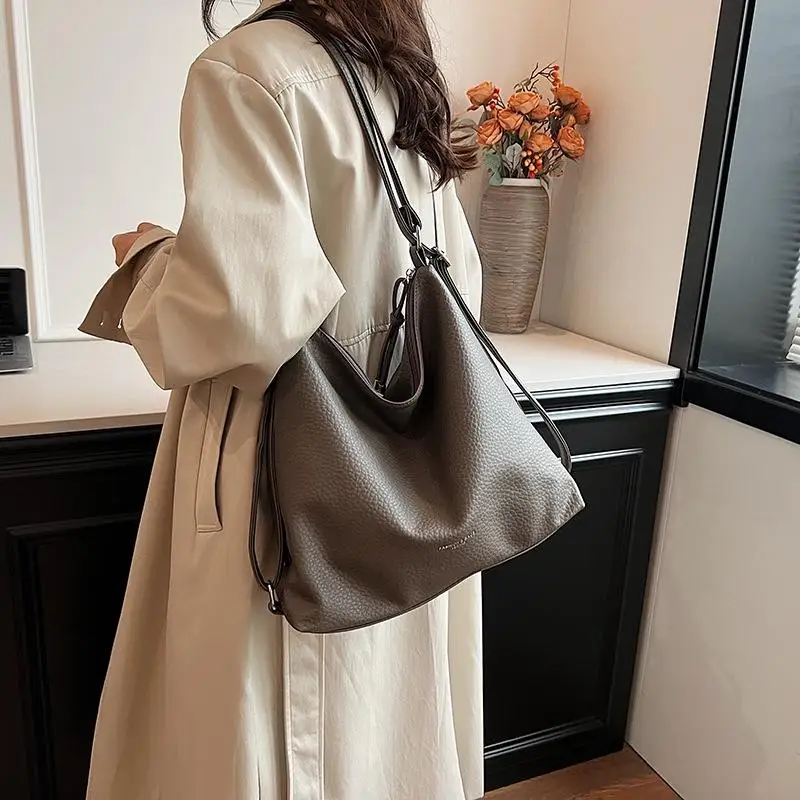 PU Leather Women Handbags Female Leisure Shoulder Bags Fashion Vintage Lichee Pattern Tote Bag Convertible Shoulders
PU Leather Women Handbags Female Leisure Shoulder Bags Fashion Vintage Lichee Pattern Tote Bag Convertible Shoulders