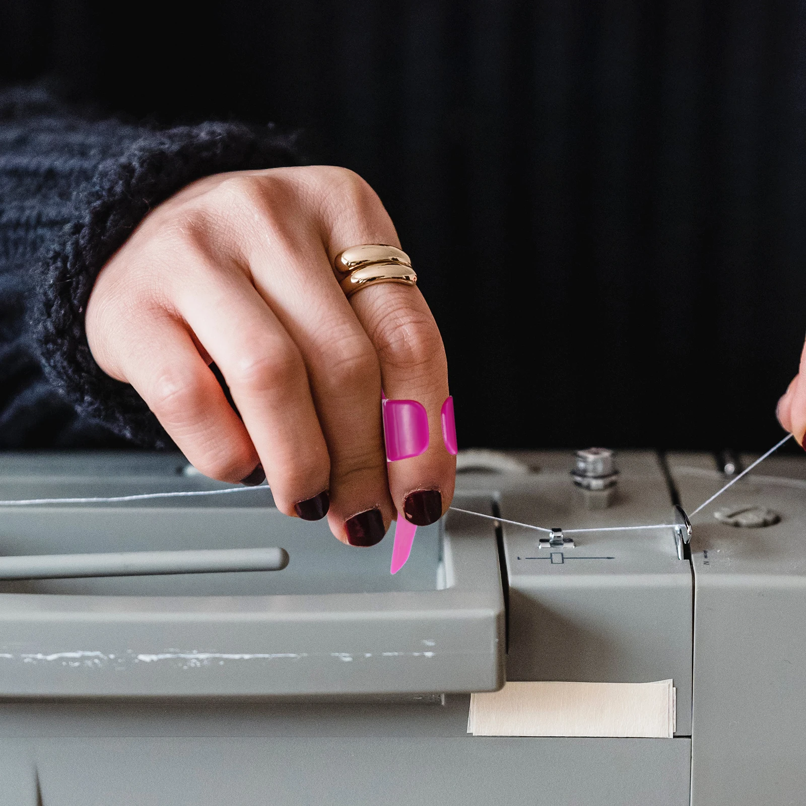 2Pcs Sewing Fingerthing Pusher Durable Plastic Finger Protector Easy Use for Cross Seams Thread Control DIY Sewing Accessories
2Pcs Sewing Fingerthing Pusher Durable Plastic Finger Protector Easy Use for Cross Seams Thread Control DIY Sewing Accessories