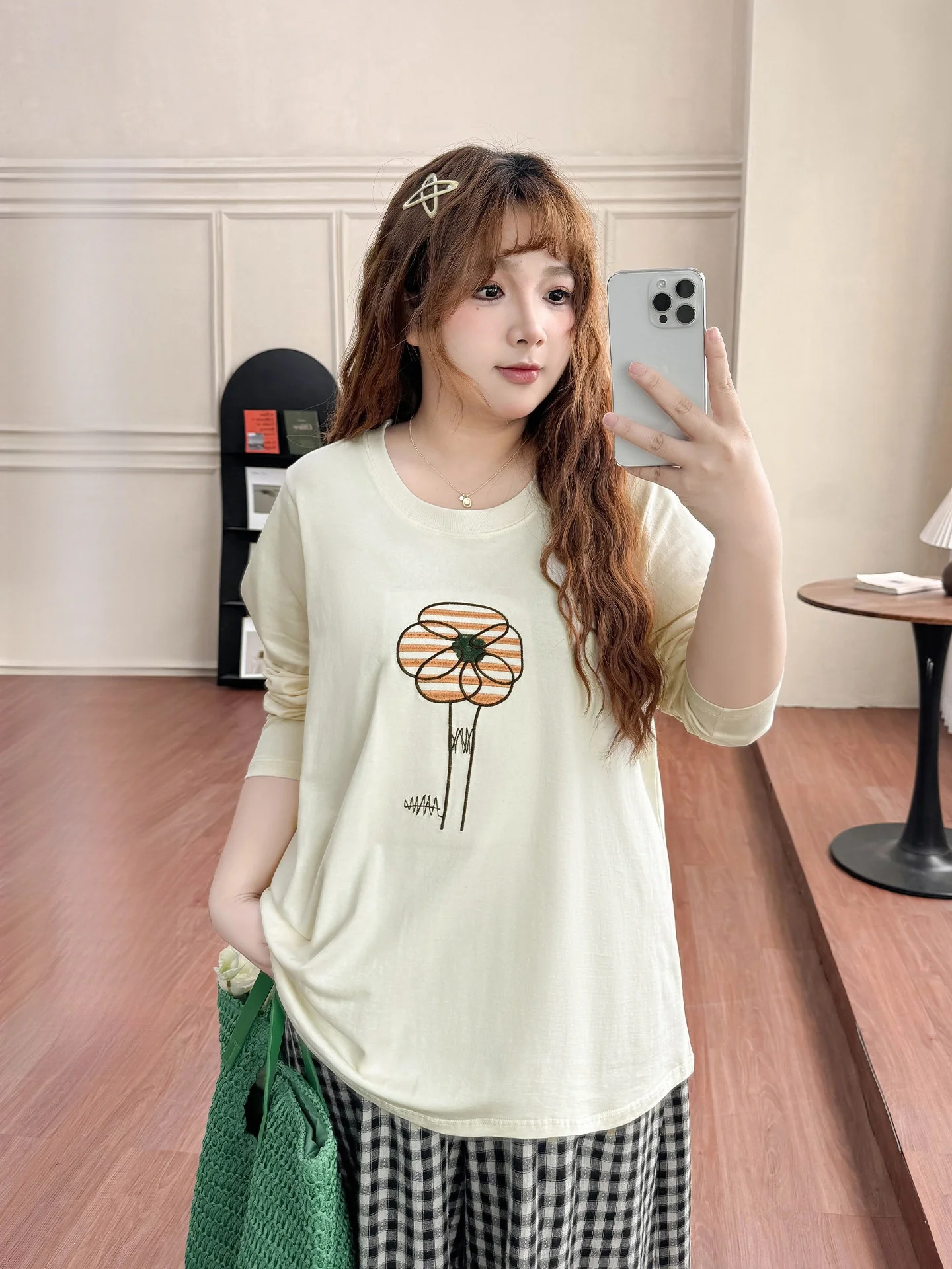 Limited Edition plus Size Women's T-Shirt Embroidered Long Sleeve round Neck Conceals Belly Flattering Casual Cotton Blend
Limited Edition plus Size Women's T-Shirt Embroidered Long Sleeve round Neck Conceals Belly Flattering Casual Cotton Blend