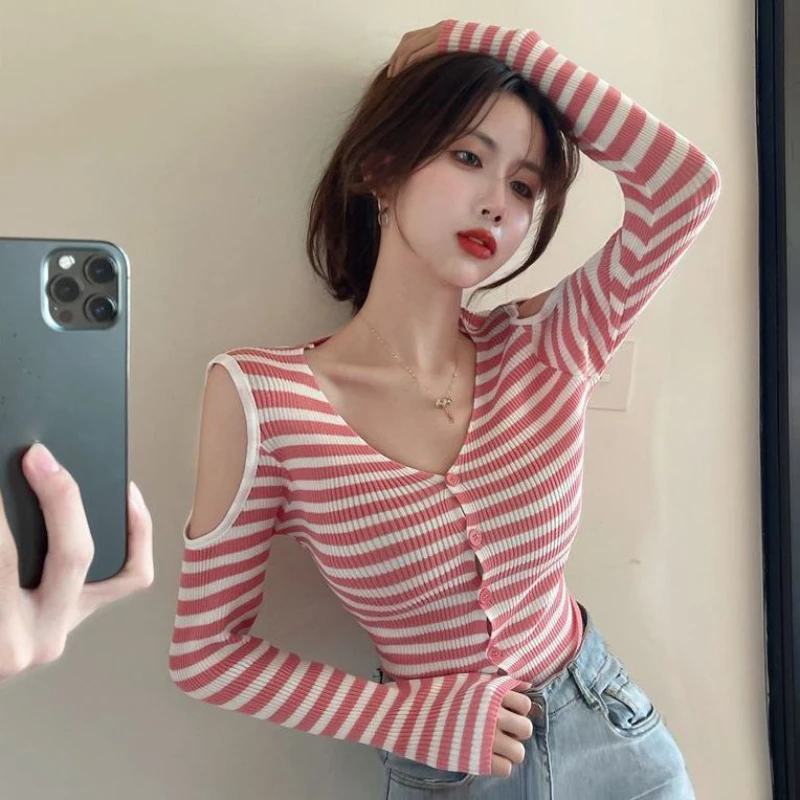 Contrast Color Striped Knitted Cardigan Women V Neck Sexy Off Shoulder Slim Fit Crop Top Spicy Girls Y2k Thin Sweater
Contrast Color Striped Knitted Cardigan Women V Neck Sexy Off Shoulder Slim Fit Crop Top Spicy Girls Y2k Thin Sweater
