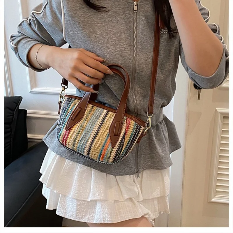 Ladies Chic Leather Crossbody Bag For Daily Commute With Adjustable Strap In Classic Design
Ladies Chic Leather Crossbody Bag For Daily Commute With Adjustable Strap In Classic Design