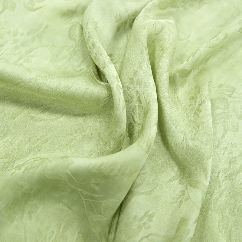 Высококачественное переплетенное платье Cheongsam из натурального шелка, окрашенная вручную жаккардовая ткань, одежда
Высококачественное переплетенное платье Cheongsam из натурального шелка, окрашенная вручную жаккардовая ткань, одежда