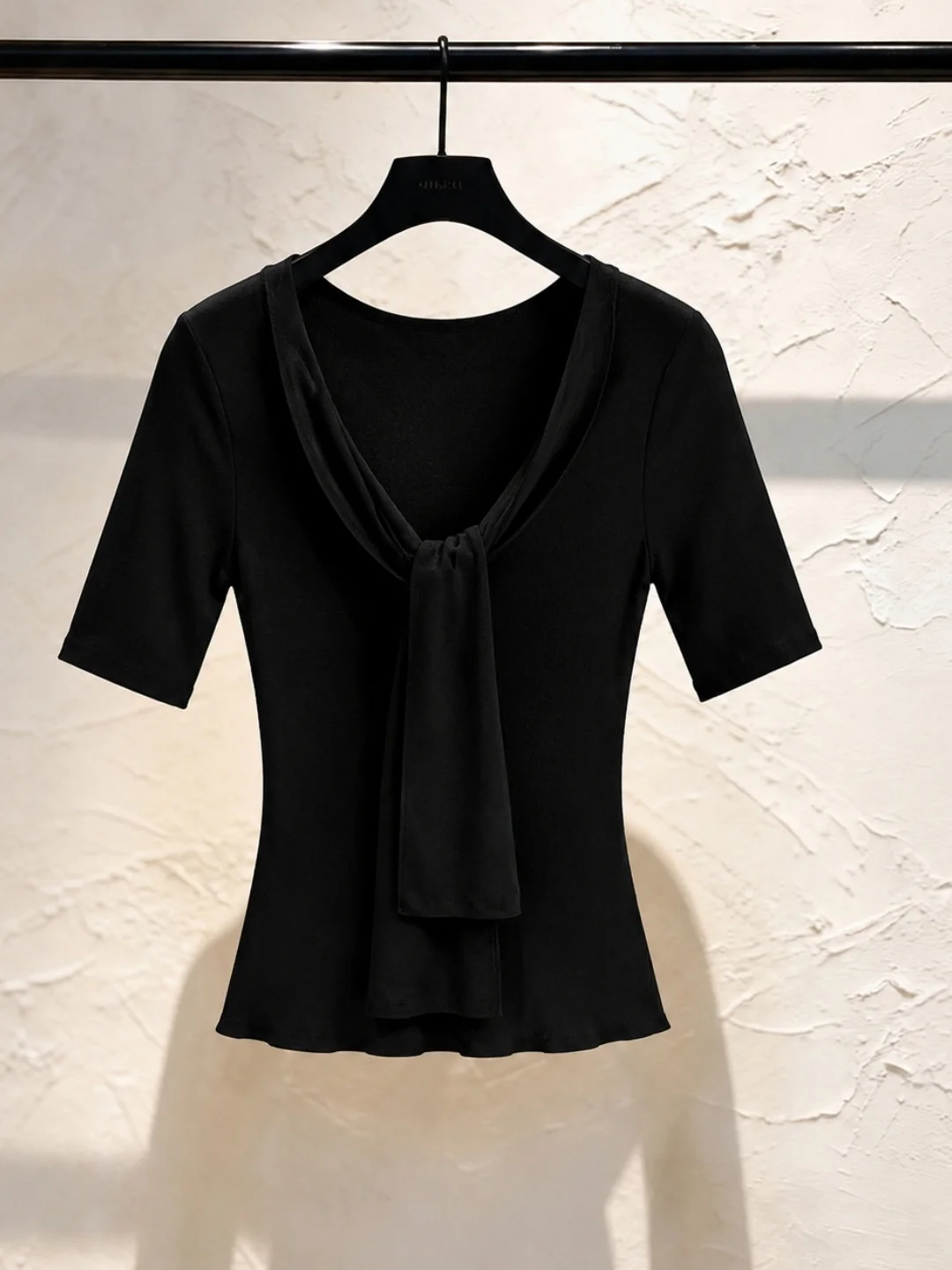 Elegant Short Sleeve Slim Fit Women's Top Soft Overhead Design Summer Fashionable Versatile Floral Knot Design Breathable
Elegant Short Sleeve Slim Fit Women's Top Soft Overhead Design Summer Fashionable Versatile Floral Knot Design Breathable