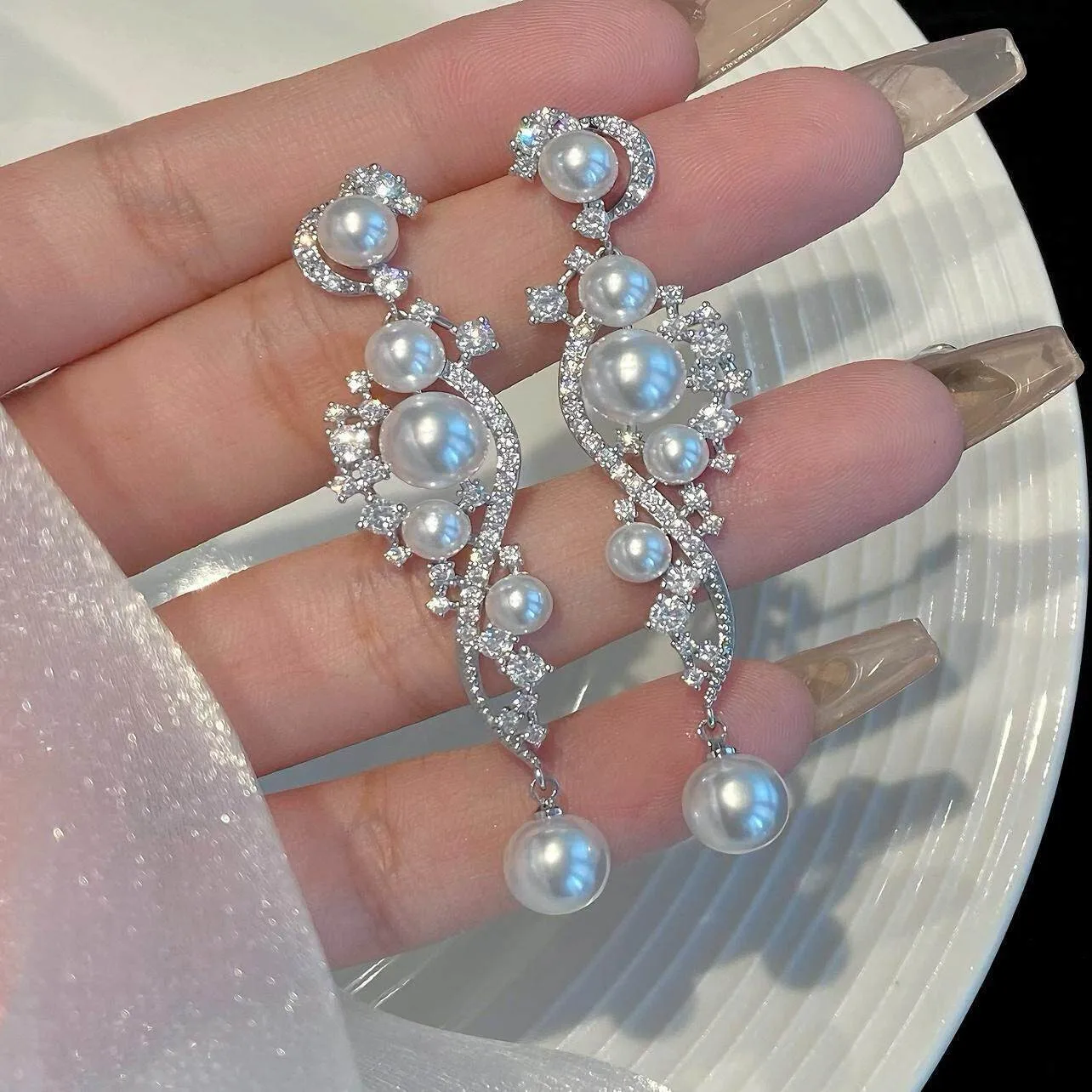 Shiny Rhinestone Inlaid Stud Earrings for Women Trendy Elegant Imitation Pearl Tassel Earring Romantic Party Jewelry Accessories
Shiny Rhinestone Inlaid Stud Earrings for Women Trendy Elegant Imitation Pearl Tassel Earring Romantic Party Jewelry Accessories