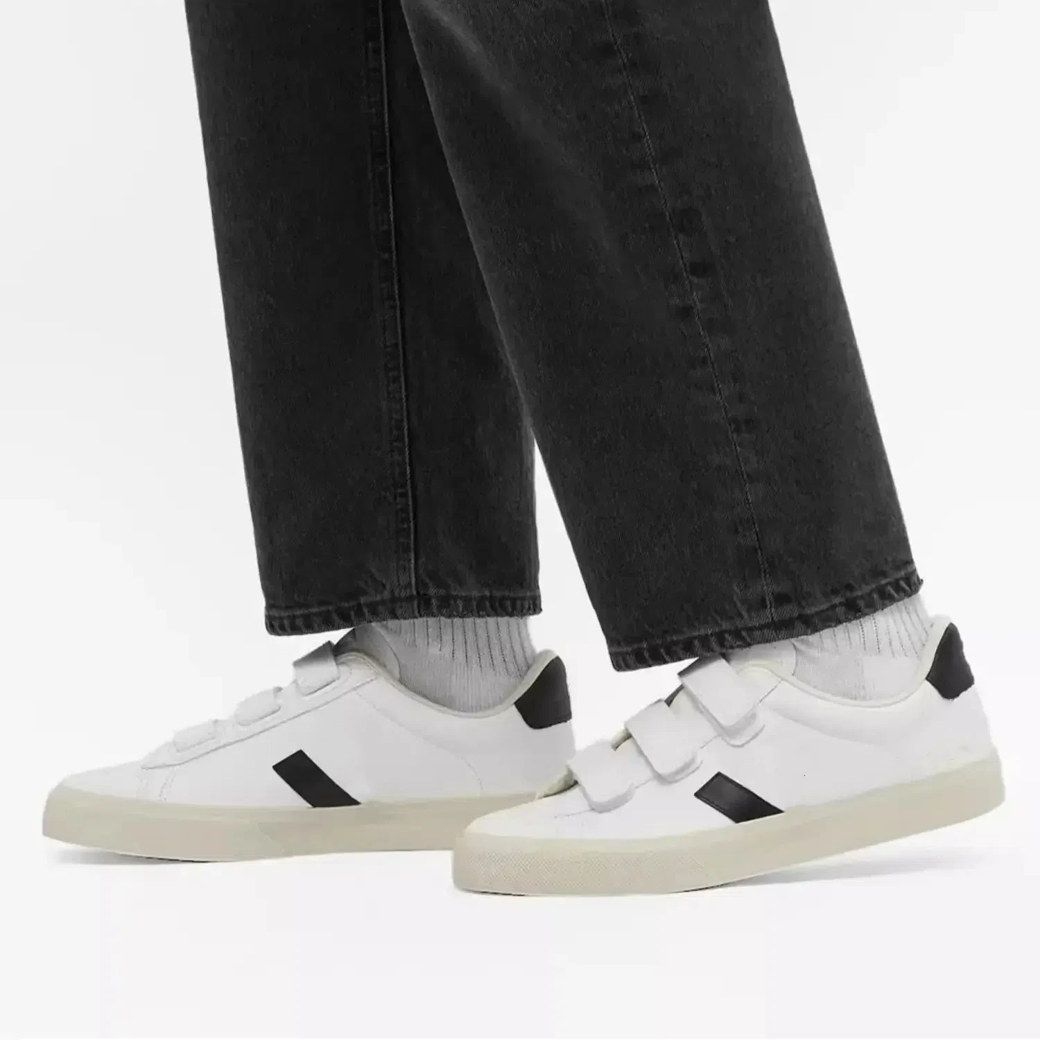 Original Popular Top Quality Trendy Classic Men Sneakers Casual Hook&Loop Retro V10 V Letter Recife Women Unisex Running Shoes
Original Popular Top Quality Trendy Classic Men Sneakers Casual Hook&Loop Retro V10 V Letter Recife Women Unisex Running Shoes