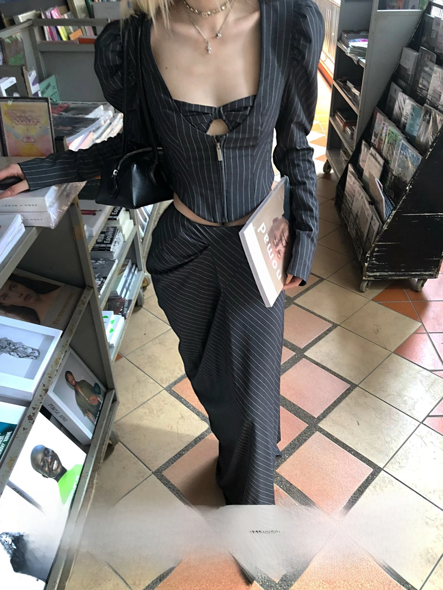 Grey Stripe Suit Jacket And Midi Skirt Set Fashionable Zipper V-Neck Three-Piece Women's Ensemble Polyester Fiber Long Sleeve
Grey Stripe Suit Jacket And Midi Skirt Set Fashionable Zipper V-Neck Three-Piece Women's Ensemble Polyester Fiber Long Sleeve