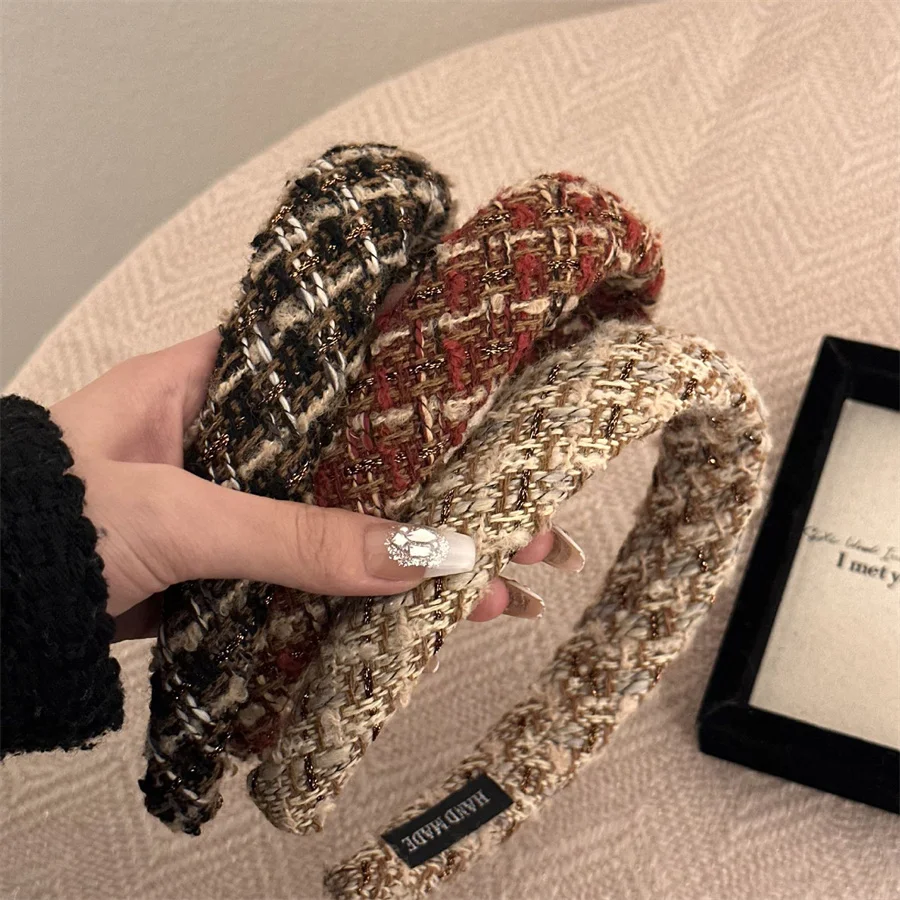 Temperament rainbow color wool hair hoop autumn and winter sweet and cute girls high skull headband pressed hair retro headwear
Temperament rainbow color wool hair hoop autumn and winter sweet and cute girls high skull headband pressed hair retro headwear