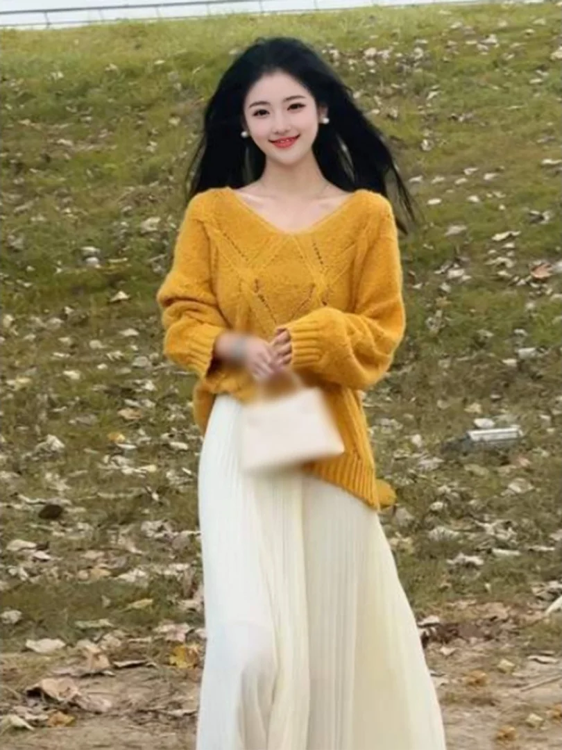 plus Size Women's Knitted V-Neck Top And Skirt Set Spring Loose Fashionable Breathable Casual Date Two-Piece Set
plus Size Women's Knitted V-Neck Top And Skirt Set Spring Loose Fashionable Breathable Casual Date Two-Piece Set