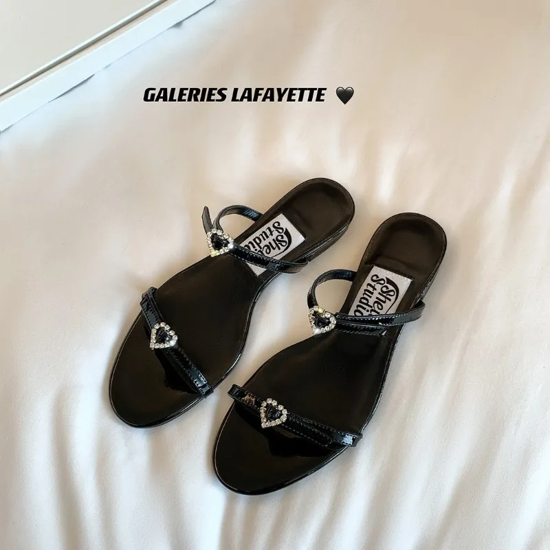 New Women Shoes Exquisite Metal Decoration Flat Slippers for Woman Fashion Vacation Casual Shoes Designer Shoes Zapatos De Mujer
New Women Shoes Exquisite Metal Decoration Flat Slippers for Woman Fashion Vacation Casual Shoes Designer Shoes Zapatos De Mujer