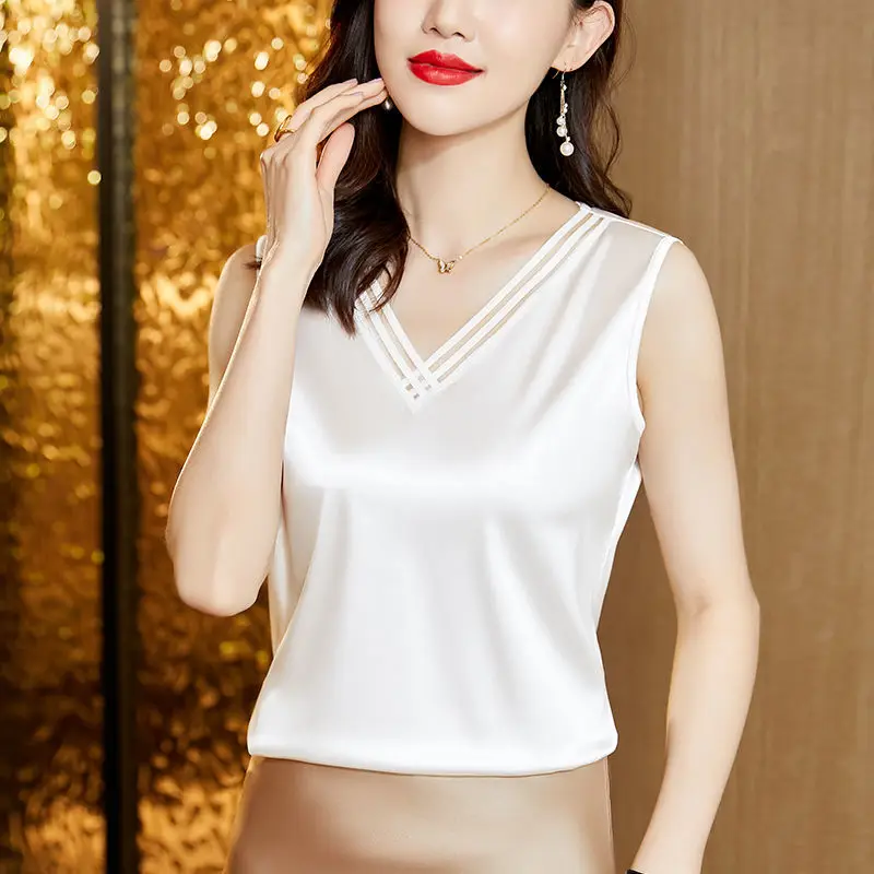 Solid Color Camisole Vest Shirt New Summer Silk Satin Tank Tops Sleeveless Interior Design Sense Hollow Out Women Tops A261
Solid Color Camisole Vest Shirt New Summer Silk Satin Tank Tops Sleeveless Interior Design Sense Hollow Out Women Tops A261