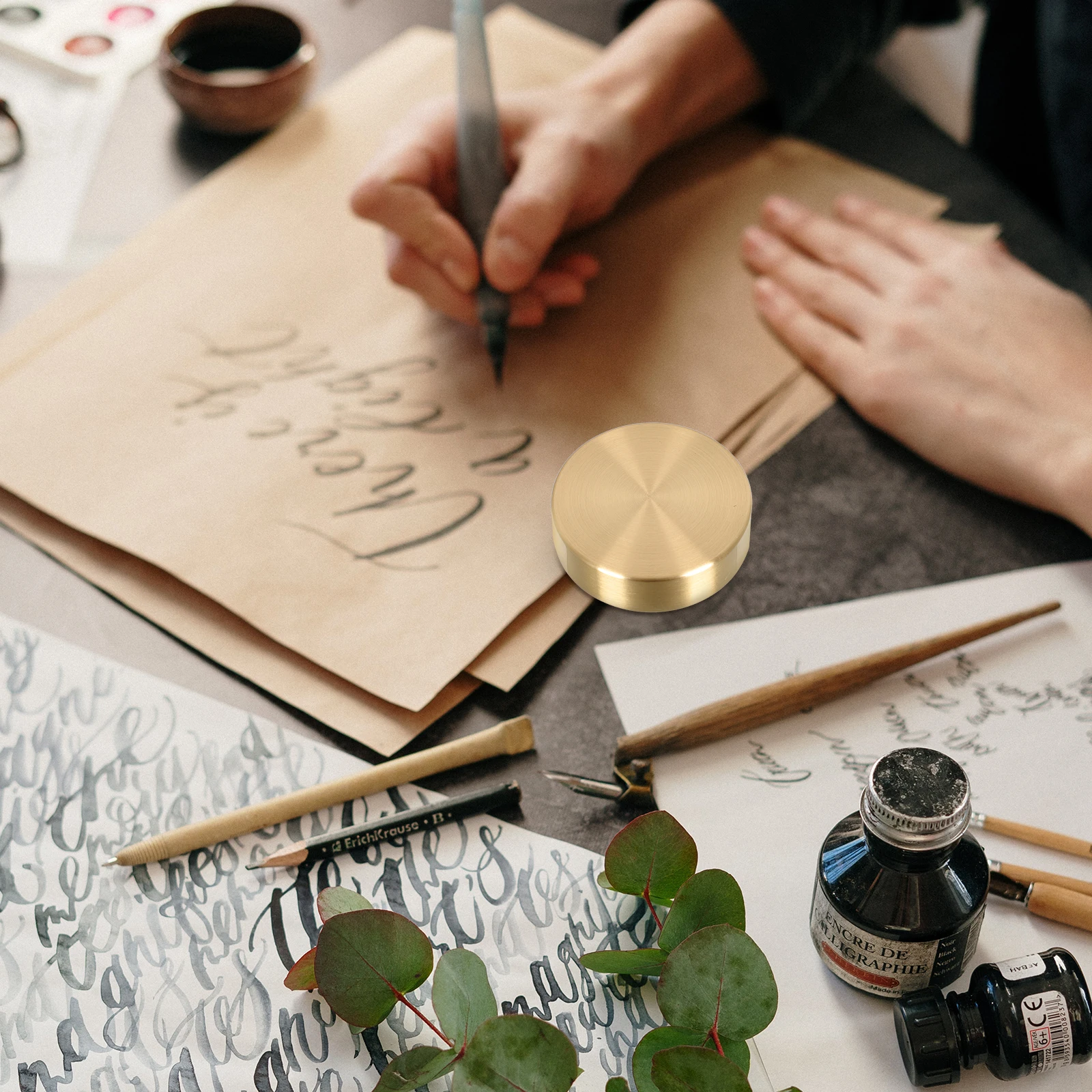Round Brass Paperweight 5cm Large Size Solid Copper Calligraphy Weight Home Office Desk Accessories Creative Stationery 
Round Brass Paperweight 5cm Large Size Solid Copper Calligraphy Weight Home Office Desk Accessories Creative Stationery