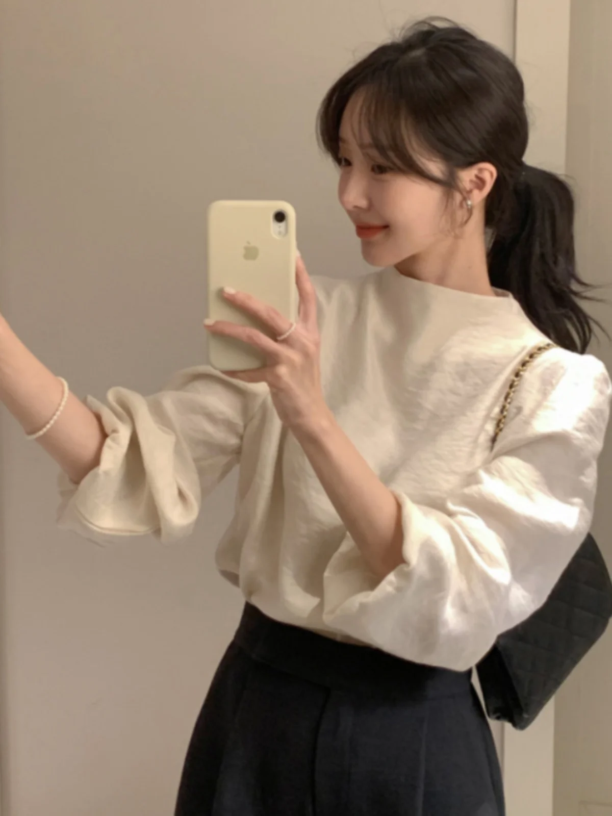 Fashionable Retro Korean Style Women's Shirt Spring Outfit Lantern Sleeve Small Stand Collar Design Elegant Chic Top
Fashionable Retro Korean Style Women's Shirt Spring Outfit Lantern Sleeve Small Stand Collar Design Elegant Chic Top