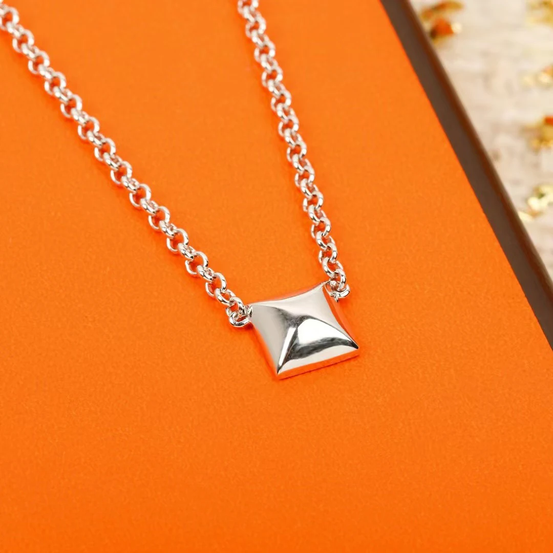 New Designer Rose Gold Small Geometry Pendant 925 Silver Necklace Woman Top Quality Luxury Jewelry Trend
New Designer Rose Gold Small Geometry Pendant 925 Silver Necklace Woman Top Quality Luxury Jewelry Trend