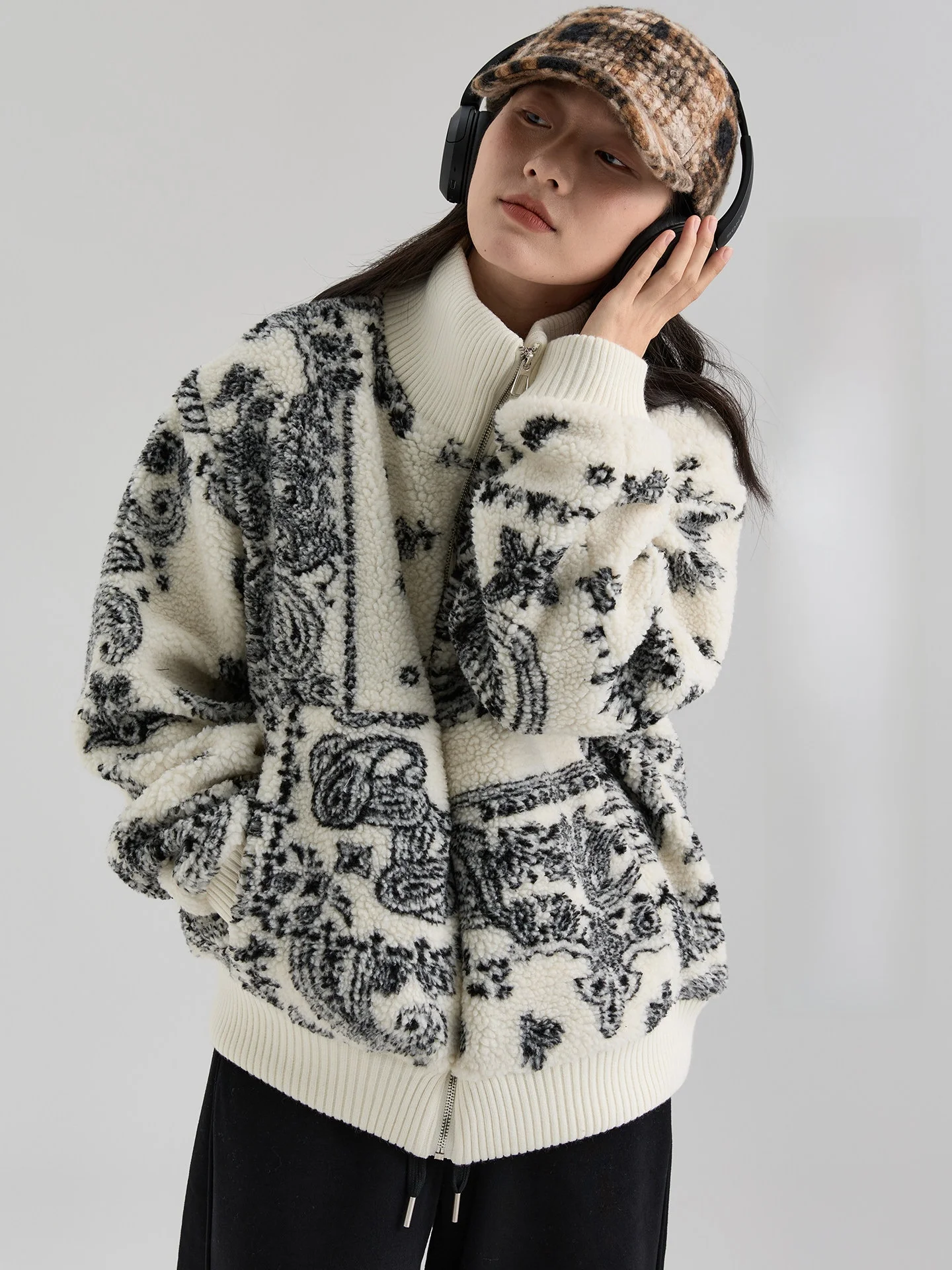 Женская свободная шерстяная куртка Dwind2025 с цветочным узором, воротником-стойкой, теплая верхняя одежда для осени и зимы, новинка
Женская свободная шерстяная куртка Dwind2025 с цветочным узором, воротником-стойкой, теплая верхняя одежда для осени и зимы, новинка