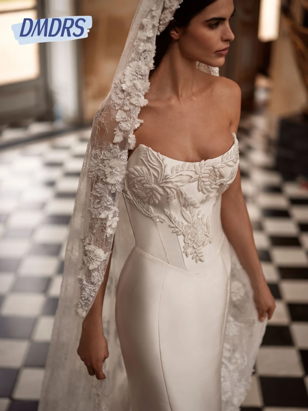 Dreamy Satin Wedding Dress Ivory Lace Strapless Mermaid Dress For Bride Romantic Sleeveless Bridal Gown Customized Women Wear
Dreamy Satin Wedding Dress Ivory Lace Strapless Mermaid Dress For Bride Romantic Sleeveless Bridal Gown Customized Women Wear