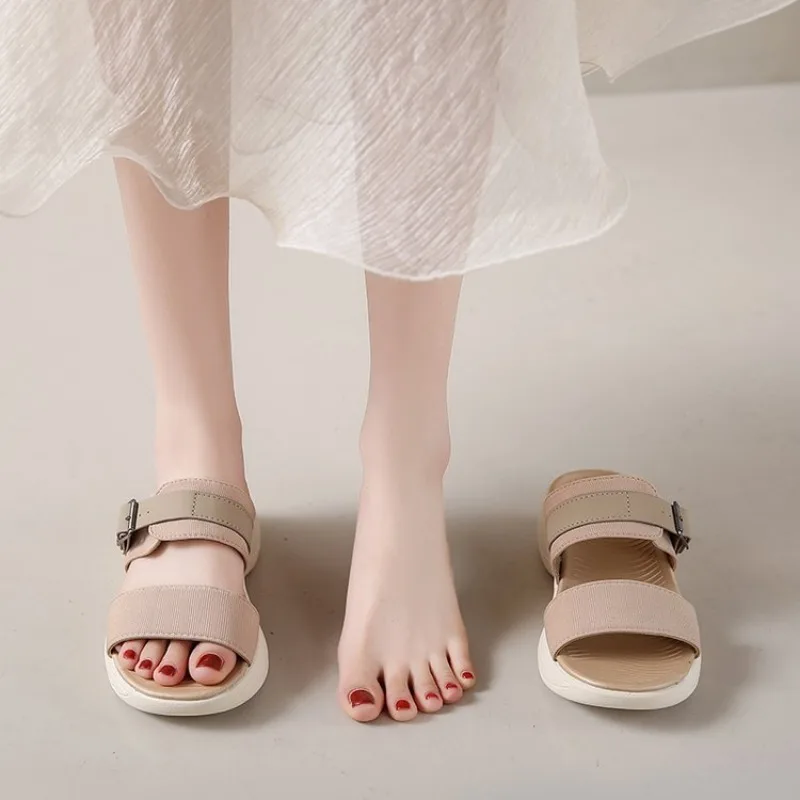 Summer New Coarse Heel Type 2 Transparent Anti slip High Heels Women's Shoes European and American Fashion Women's Slippers
Summer New Coarse Heel Type 2 Transparent Anti slip High Heels Women's Shoes European and American Fashion Women's Slippers