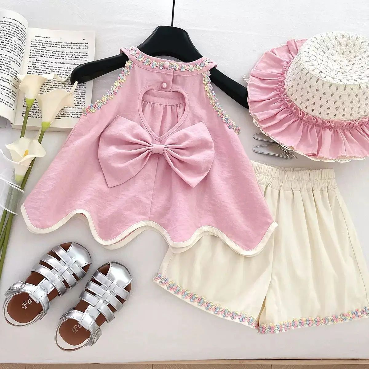 Playful Summer Style kids' sets and outfits for Little Girls 2PCS SETS Roupas Infantil Menina T-Shirt and Shorts Set
Playful Summer Style kids' sets and outfits for Little Girls 2PCS SETS Roupas Infantil Menina T-Shirt and Shorts Set