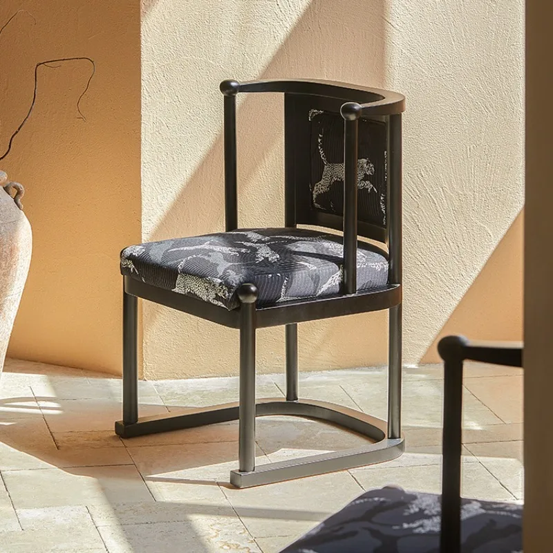 Large apartment leopard jacquard solid wood dining chair household retro armrest backrest chair leopard chair cloth
Large apartment leopard jacquard solid wood dining chair household retro armrest backrest chair leopard chair cloth