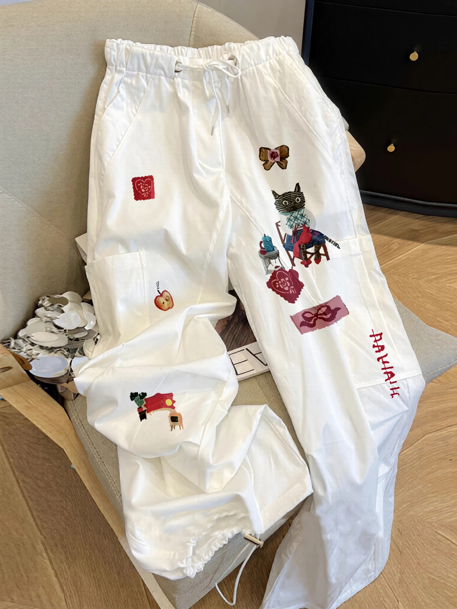 Casual Cartoon Print Drawstring Sports Workwear Pants Men Women Summer Fashion Trendy Loose Fit Elastic Waist Straight Leg Pants
Casual Cartoon Print Drawstring Sports Workwear Pants Men Women Summer Fashion Trendy Loose Fit Elastic Waist Straight Leg Pants