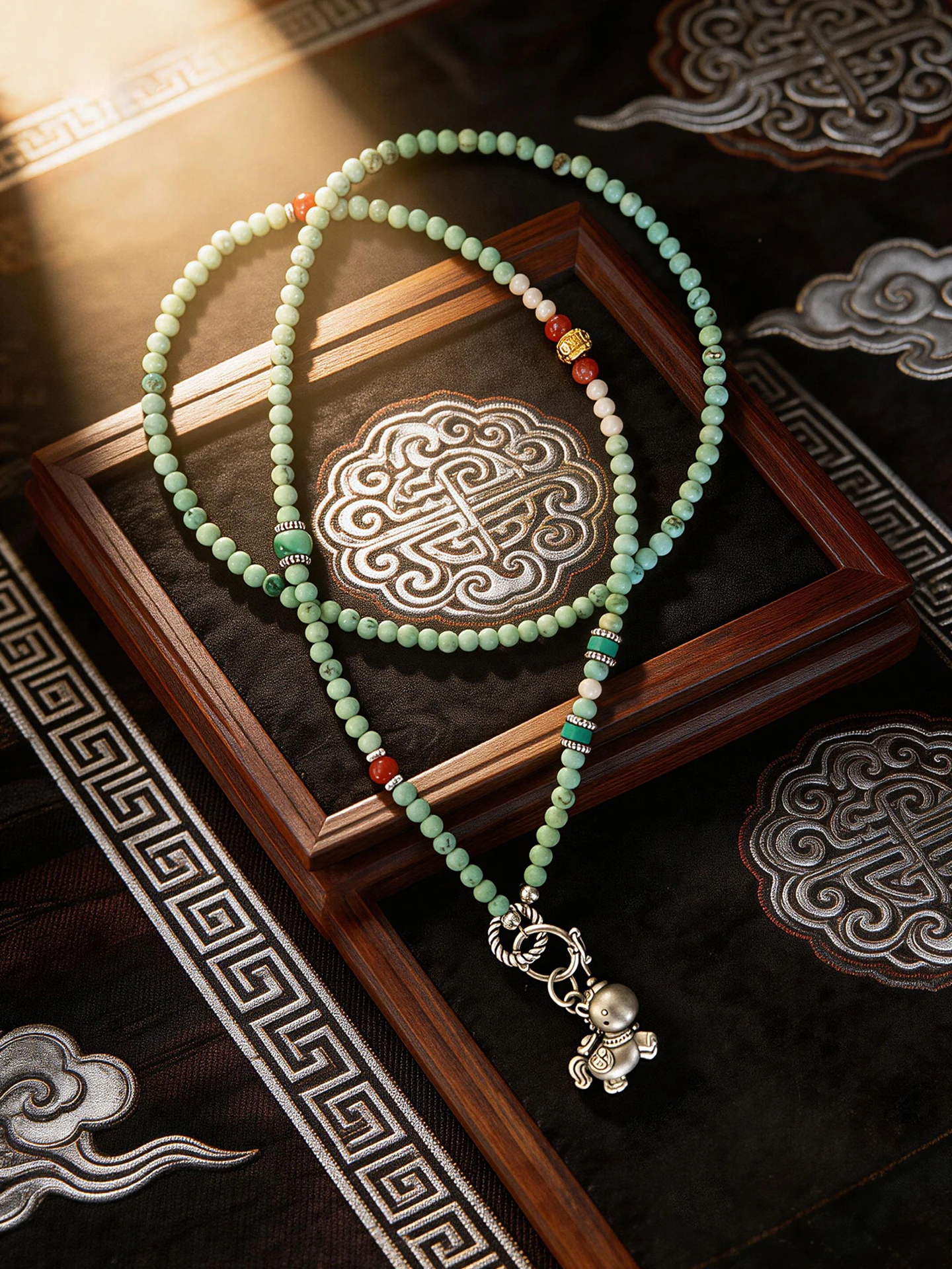 Mengke 999 Sterling Silver Natural Turquoise Ethnic Style Women's Necklace Clavicle Chain Lightweight Luxury Fashion Jewelry
Mengke 999 Sterling Silver Natural Turquoise Ethnic Style Women's Necklace Clavicle Chain Lightweight Luxury Fashion Jewelry