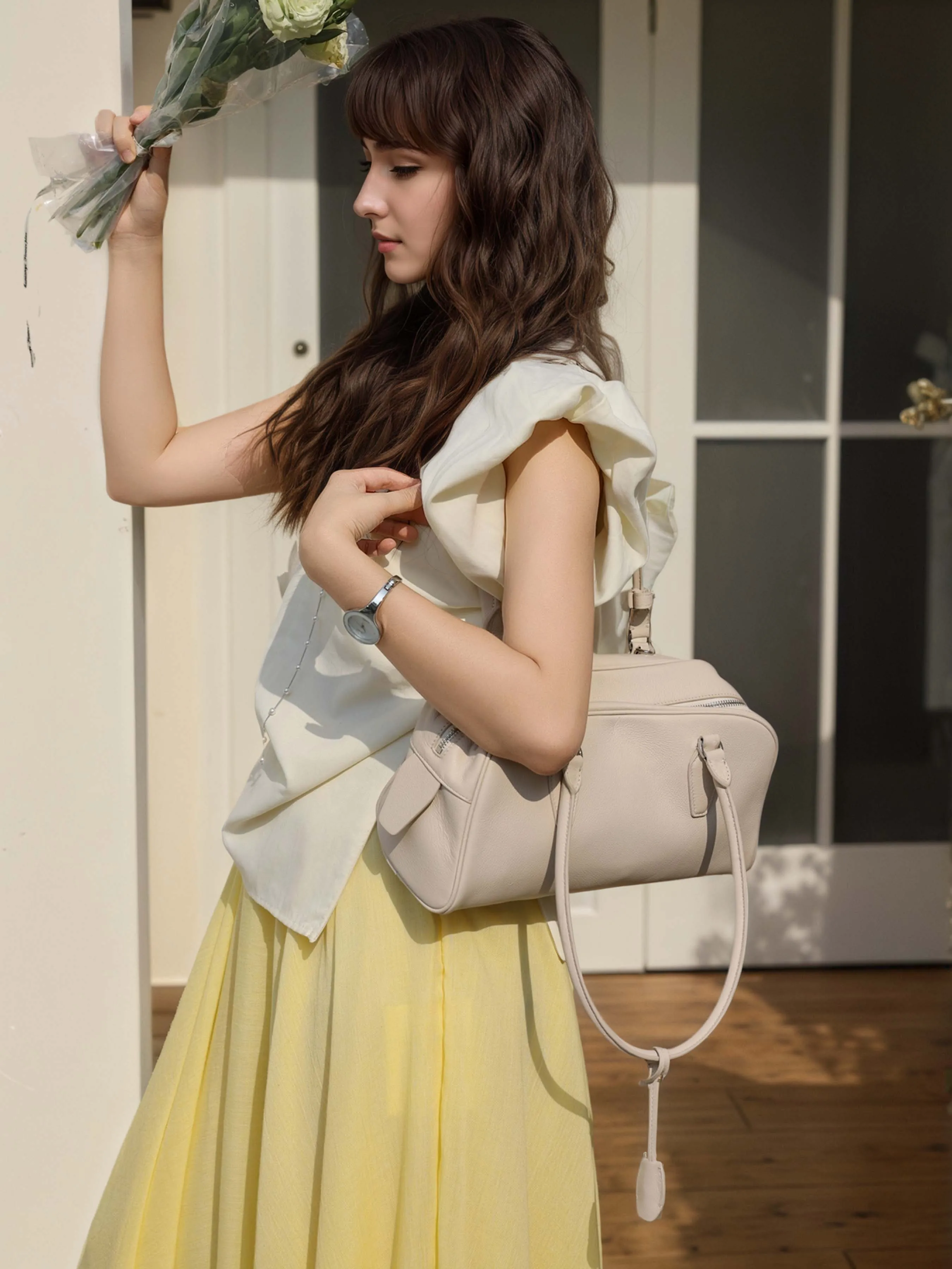 2026 New European and American Niche Design Bowling Bag with High-Quality First-Layer Cowhide Leather, Single-Shoulder Underarm Bag
2026 New European and American Niche Design Bowling Bag with High-Quality First-Layer Cowhide Leather, Single-Shoulder Underarm Bag