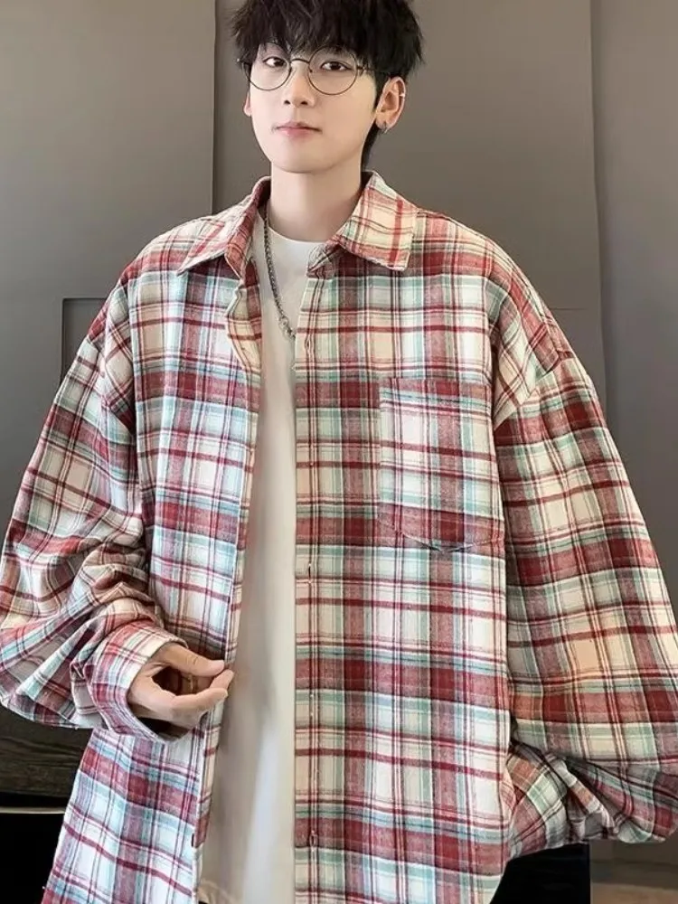 American Style Retro Plaid Long Sleeve Shirt Men Casual Outerwear Spring Autumn Street Style Loose Fit Youth Fashion
American Style Retro Plaid Long Sleeve Shirt Men Casual Outerwear Spring Autumn Street Style Loose Fit Youth Fashion