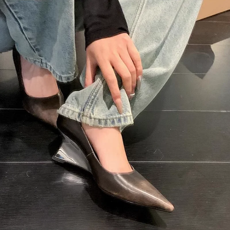 Fashion Designer High Heels Women Metal Wedge Heels Elegant Women Shoes Slip-on Wedge Heel Casual Shoes Vintage Distressed Mules
Fashion Designer High Heels Women Metal Wedge Heels Elegant Women Shoes Slip-on Wedge Heel Casual Shoes Vintage Distressed Mules