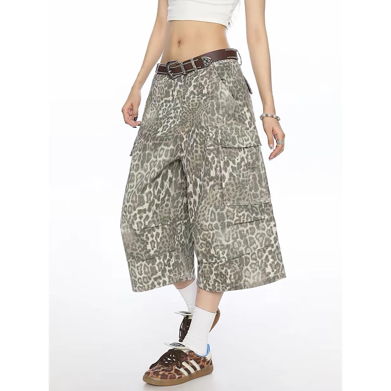 ZHIZOU 2026 Summer Women American Retro Leopard Cargo Jeans Shorts Y2K 2000s Harajuku Baggy Denim Shorts Streetwear High Street
ZHIZOU 2026 Summer Women American Retro Leopard Cargo Jeans Shorts Y2K 2000s Harajuku Baggy Denim Shorts Streetwear High Street