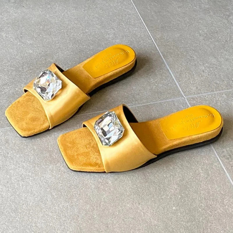 Luxury Diamond Flats Slippers Ladies Satin Non-slip Light Summer Elegant Slides Female Square Toe Designer Brand Sandals Women
Luxury Diamond Flats Slippers Ladies Satin Non-slip Light Summer Elegant Slides Female Square Toe Designer Brand Sandals Women