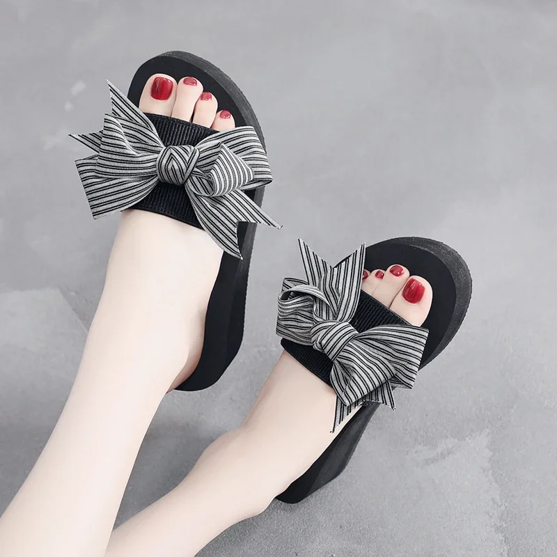 Shoes House Slippers Platform Summer Clogs Woman Luxury Slides Heeled Mules Butterfly-Knot On A Wedge Beach Designer High Soft
Shoes House Slippers Platform Summer Clogs Woman Luxury Slides Heeled Mules Butterfly-Knot On A Wedge Beach Designer High Soft