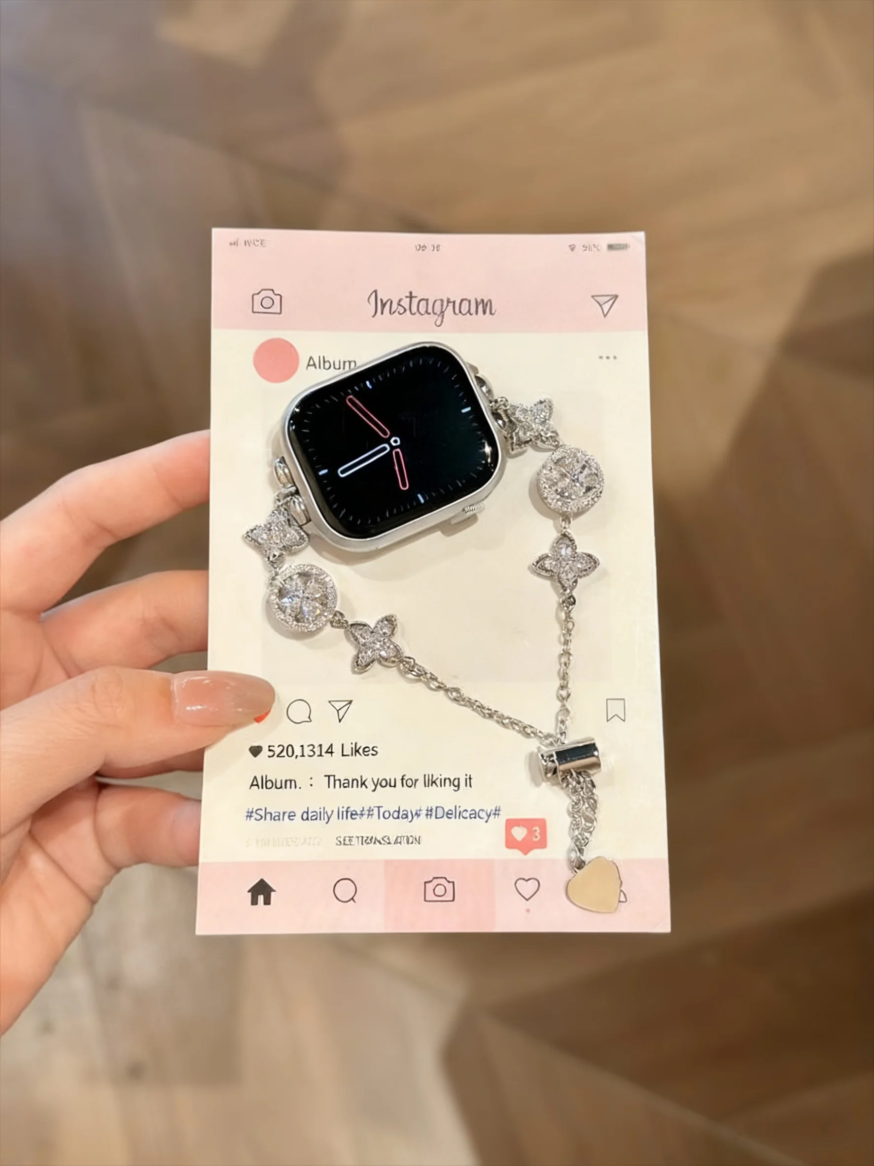 Compatible with iWatch strap 38mm 40mm 41mm 42mm 44mm 45mm 49mm rotating four-leaf clover fashionable strap
Compatible with iWatch strap 38mm 40mm 41mm 42mm 44mm 45mm 49mm rotating four-leaf clover fashionable strap