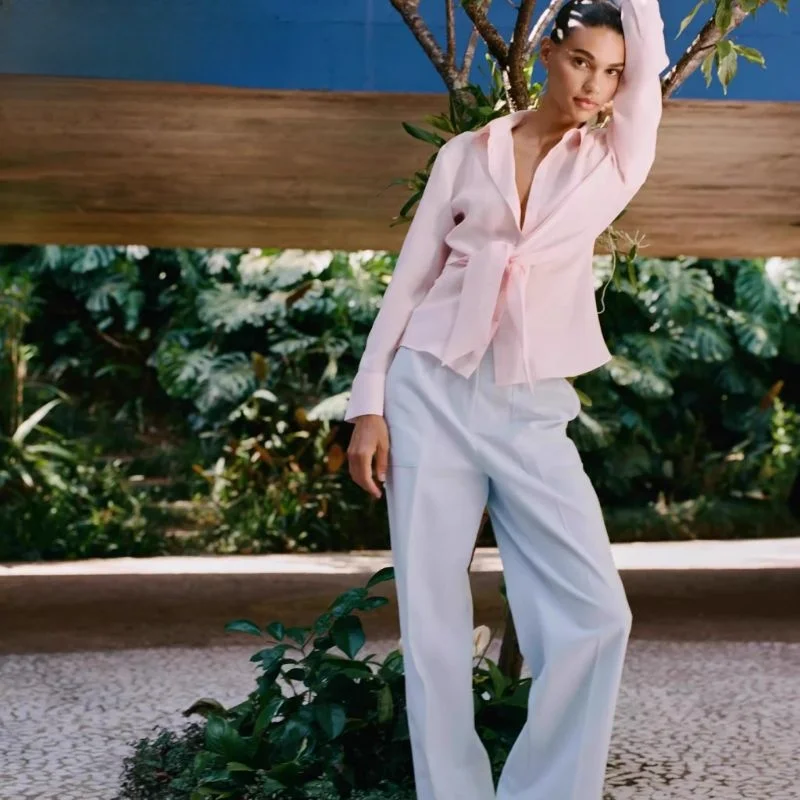 Spring 2025 Women's Faion Long Sve irt Collared Draped New Arrival Commute Sle Slim Fit Pure Color Button Detail
Spring 2025 Women's Faion Long Sve irt Collared Draped New Arrival Commute Sle Slim Fit Pure Color Button Detail