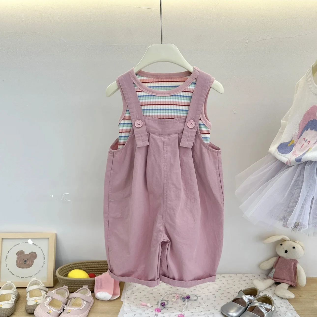 Girls Summer Outfit 2024 Pink Thin Strap Vest Striped Two-Piece Set Fashionable Lightweight Silk Top round Neck Other Materia...
Girls Summer Outfit 2024 Pink Thin Strap Vest Striped Two-Piece Set Fashionable Lightweight Silk Top round Neck Other Materia...
