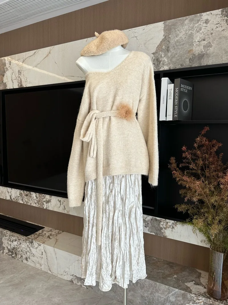 MiiiiX Retro V-neck Loose Knitted Sweater Women's Pullover Design Soft Versatile Knitwear with Scarf 2024 Autumn Female Clothes
MiiiiX Retro V-neck Loose Knitted Sweater Women's Pullover Design Soft Versatile Knitwear with Scarf 2024 Autumn Female Clothes