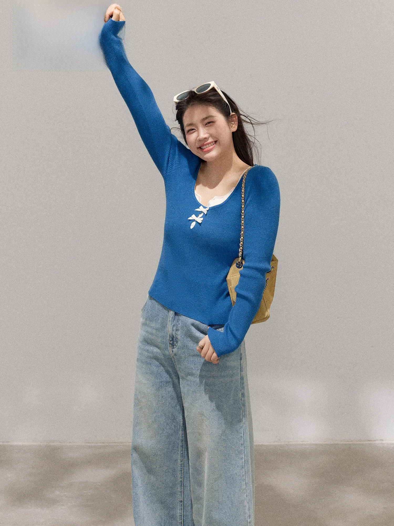 Комплект для полных: утягивающий вязаный топ цвета петроль и широкие джинсы с высокой талией в корейском стиле, модный комплект с длинными рукавами для полных женщин
Комплект для полных: утягивающий вязаный топ цвета петроль и широкие джинсы с высокой талией в корейском стиле, модный комплект с длинными рукавами для полных женщин