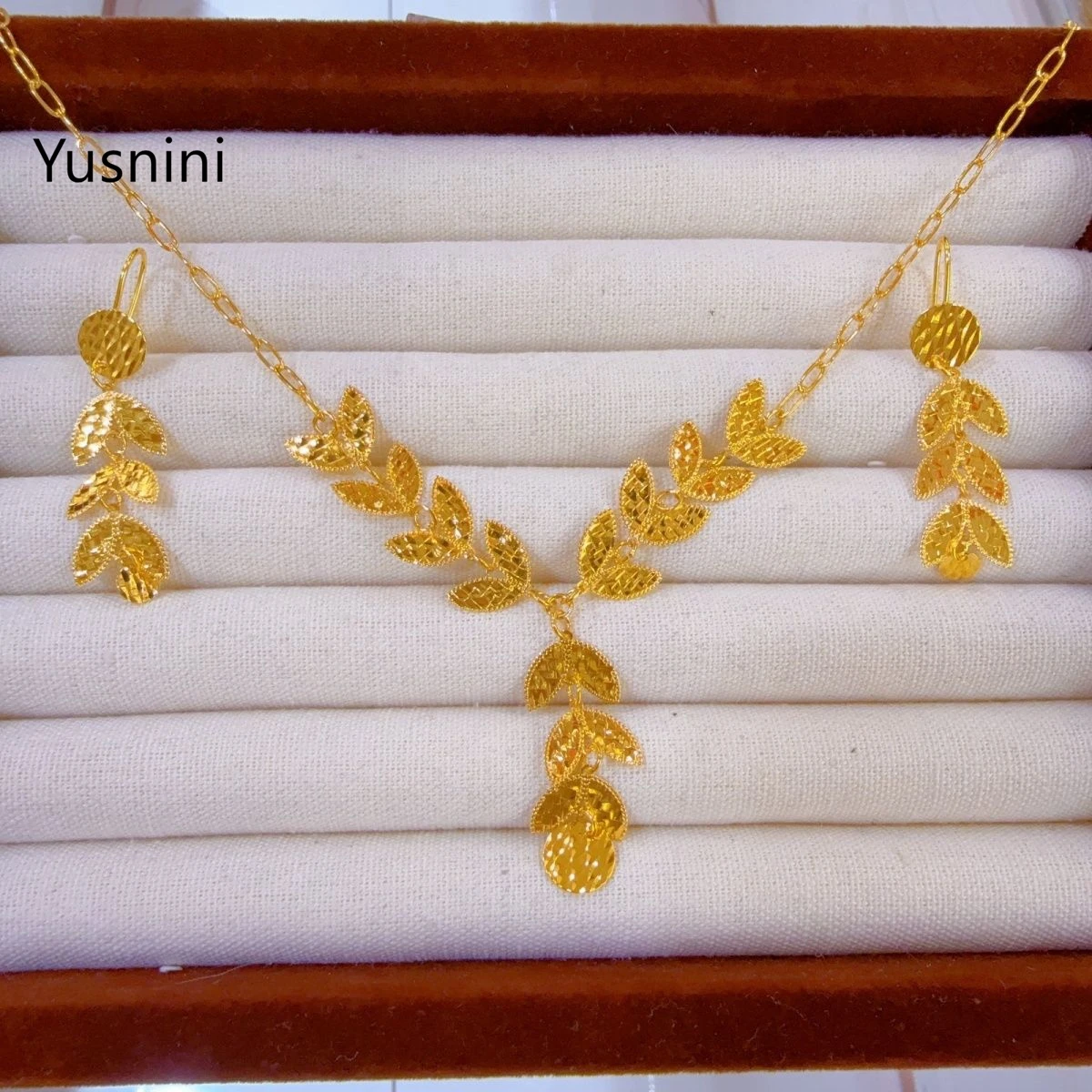 New Fashionable High end Dubai France 24K Gold Plated Necklace Earrings Exquisite Wedding Party Jewelry Set for Lovers 222
New Fashionable High end Dubai France 24K Gold Plated Necklace Earrings Exquisite Wedding Party Jewelry Set for Lovers 222