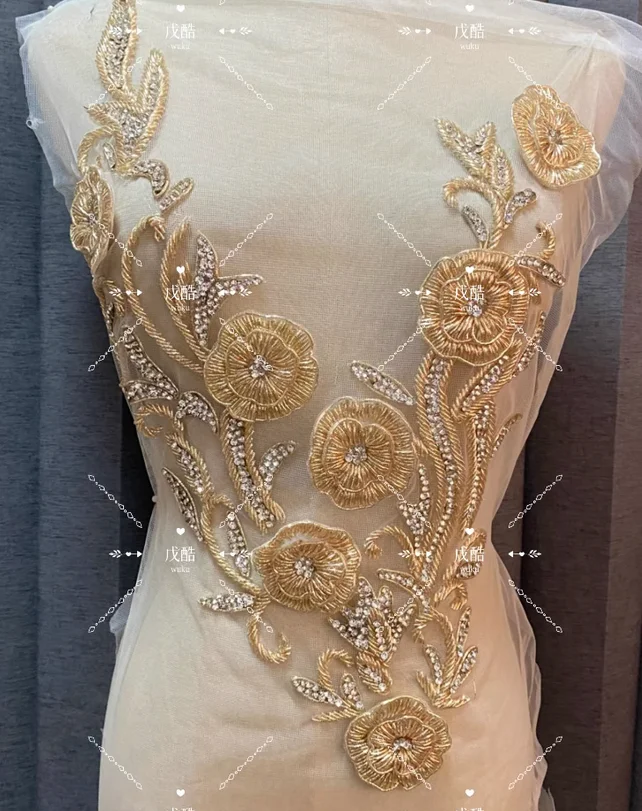 Imported Indian silk hand-embroidered bridal gowns, dancing clothes, children's clothes and mother's xiuhe clothes decorations.
Imported Indian silk hand-embroidered bridal gowns, dancing clothes, children's clothes and mother's xiuhe clothes decorations.