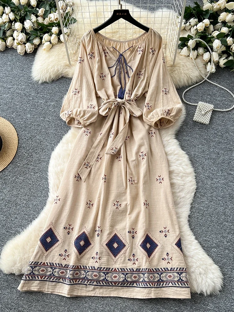 Летнее женское богемное платье в стиле ретро, новое свободное повседневное хлопковое длинное платье с рукавами-фонариками и вышивкой для пляжного отдыха D36
Летнее женское богемное платье в стиле ретро, новое свободное повседневное хлопковое длинное платье с рукавами-фонариками и вышивкой для пляжного отдыха D36