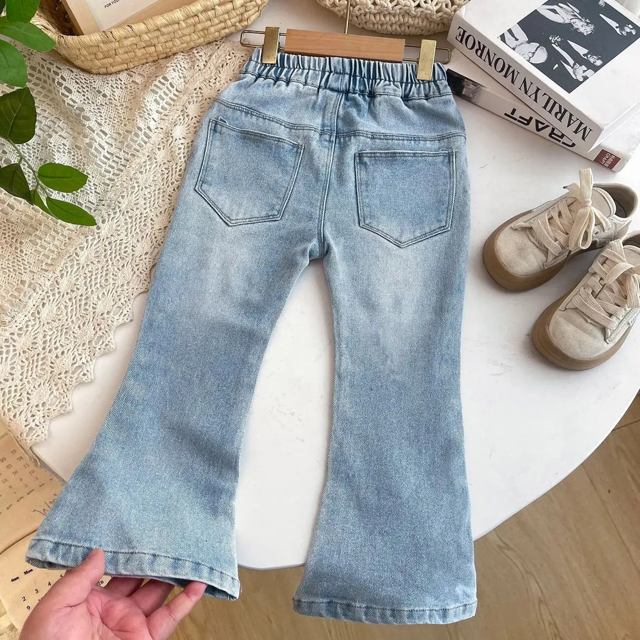 Spring and Autumn Girls' Bright Diamond Jeans Fashion New Children's Bell bottom Pants
Spring and Autumn Girls' Bright Diamond Jeans Fashion New Children's Bell bottom Pants