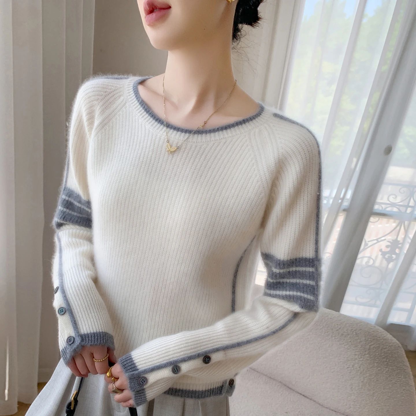 Autumn/Winter New Women's 100% Pure Cashmere Pullover Casual Color blocked Knitted Sweater Loose Round Neck Button Tops Thick
Autumn/Winter New Women's 100% Pure Cashmere Pullover Casual Color blocked Knitted Sweater Loose Round Neck Button Tops Thick