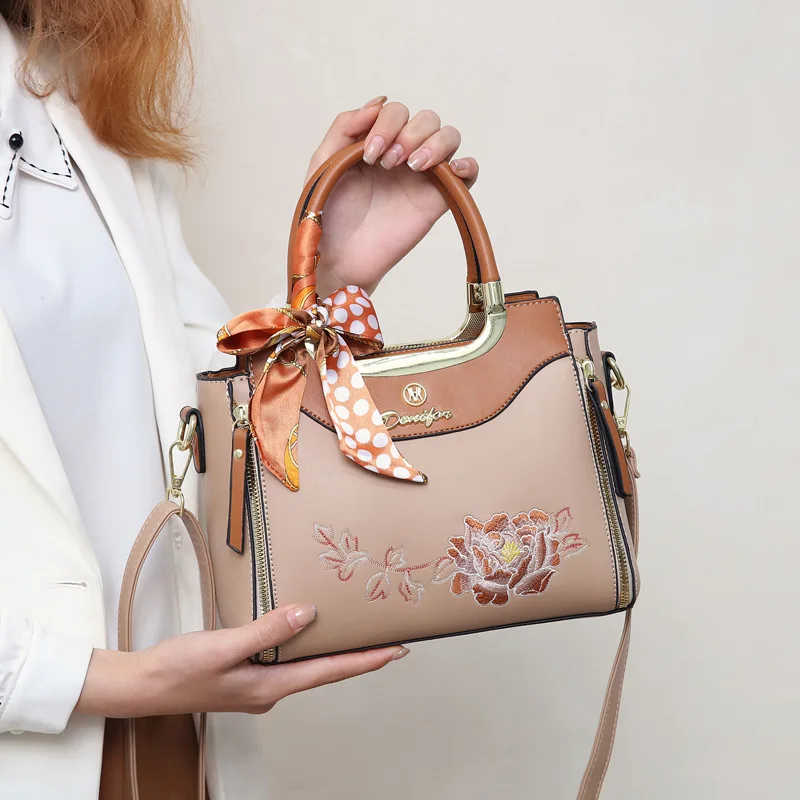 Women's Bags New Fashion Embroidered Ladies Handbags Large-capacity Exquisite Shoulder Bag Quality Shopping Messenger Bag
Women's Bags New Fashion Embroidered Ladies Handbags Large-capacity Exquisite Shoulder Bag Quality Shopping Messenger Bag