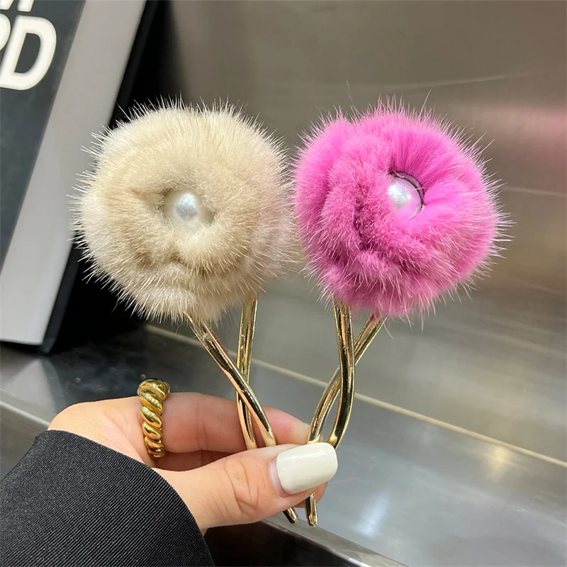 Trendy New Style Mink Fur Flower One-line Hair Clip For Women's Special Lazy Man Horsetail Clip Plush Comfortable Headwear
Trendy New Style Mink Fur Flower One-line Hair Clip For Women's Special Lazy Man Horsetail Clip Plush Comfortable Headwear