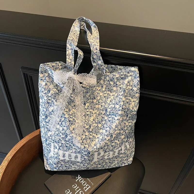 Korean Ins Floral Single Shoulder Canvas Bag for Women 2025 New Large Capacity Tote Bag Fashion Splicing Classroom Bag Paquete
Korean Ins Floral Single Shoulder Canvas Bag for Women 2025 New Large Capacity Tote Bag Fashion Splicing Classroom Bag Paquete