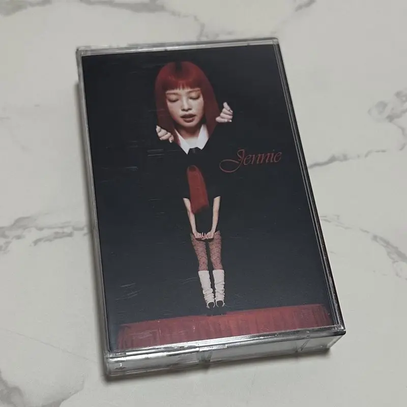 The First Solo Album Music Tape of A Top Korean Girl Group Member Is Brand New and Unopened, with Korean English Lyrics Attached
The First Solo Album Music Tape of A Top Korean Girl Group Member Is Brand New and Unopened, with Korean English Lyrics Attached