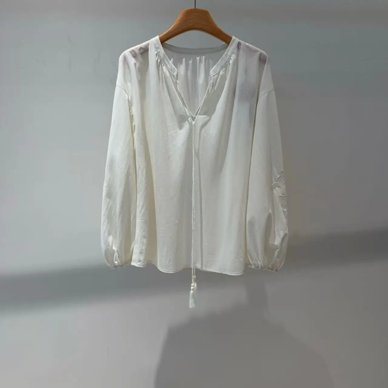 Maxdutti Women's 2026 Summer New Chinese Lantern Sleeve Shirt Women's White Lace Sunscreen Shirt Top
Maxdutti Women's 2026 Summer New Chinese Lantern Sleeve Shirt Women's White Lace Sunscreen Shirt Top