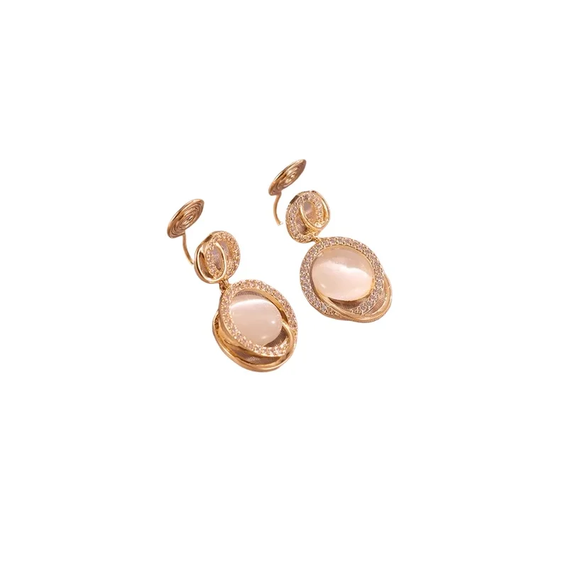*High grade Cat's Eye Stone Mosquito Incense Plate Ear Clip Female No Ear Hole Spring/Summer Crowd Earrings
*High grade Cat's Eye Stone Mosquito Incense Plate Ear Clip Female No Ear Hole Spring/Summer Crowd Earrings