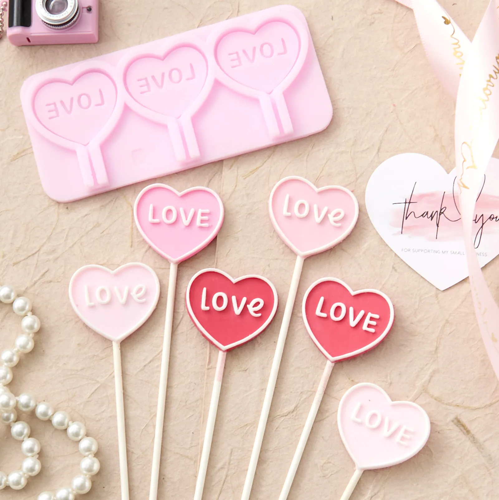 3-hole Love Silicone Mold Valentine's Day LOVE Plug-in Cake Mold Fondant Candy Chocolate DIY Cake Decoration Accessories
3-hole Love Silicone Mold Valentine's Day LOVE Plug-in Cake Mold Fondant Candy Chocolate DIY Cake Decoration Accessories