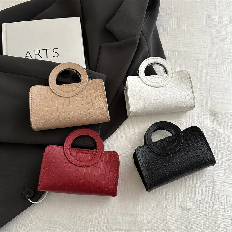 Popular niche fashion women handbag simple circular retro women's 2025 summer new small casual bag
Popular niche fashion women handbag simple circular retro women's 2025 summer new small casual bag